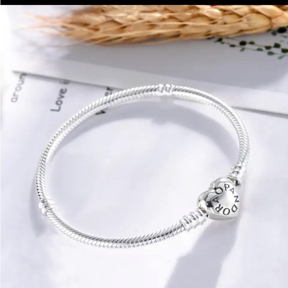 ❤️SILVER PLATED SNAKE CHAIN BRACELET WITH PANDORA INSIGNIA & SWEETHEART CLASP❤️ - Picture 2 of 3